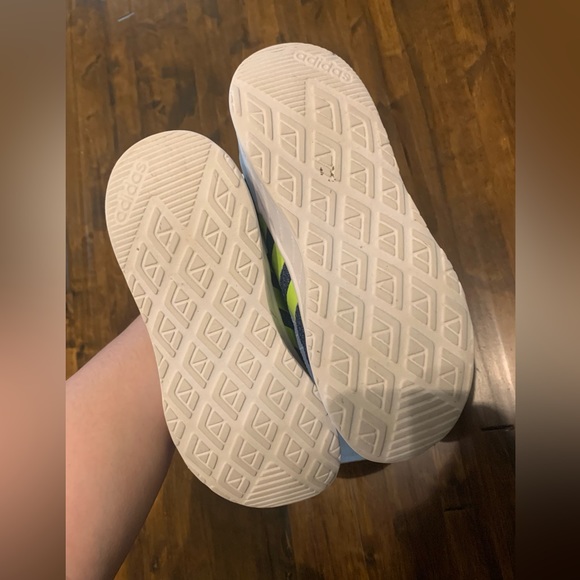 🏃♂️Adidas shoes kids size 1.5 - Picture 2 of 4